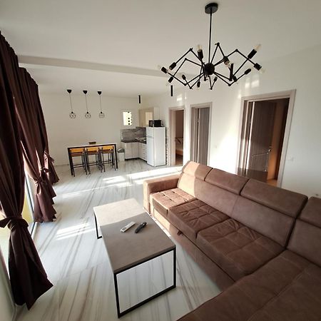 Apartments Miles Утеха Екстериор снимка