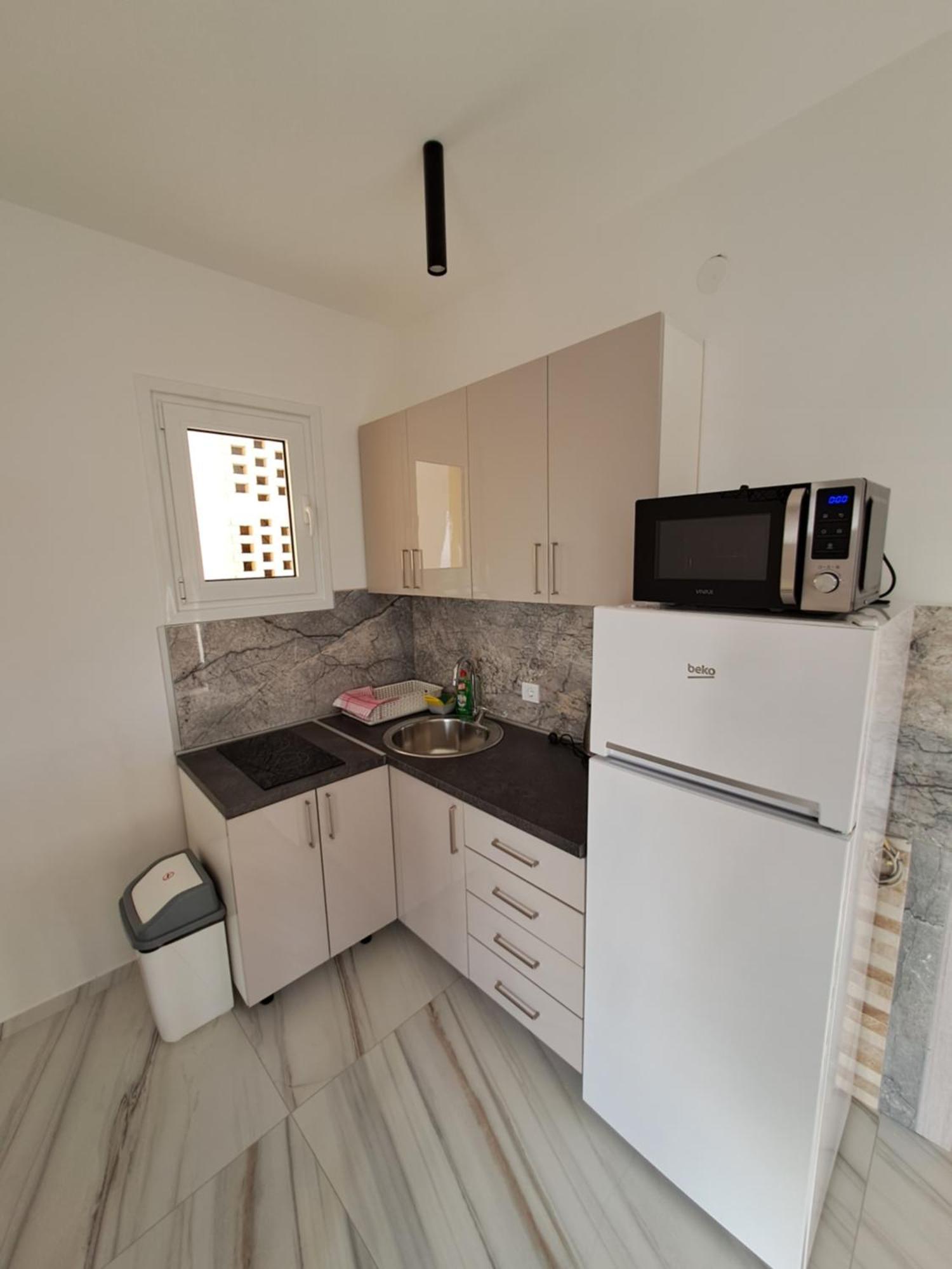 Apartments Miles Утеха Екстериор снимка