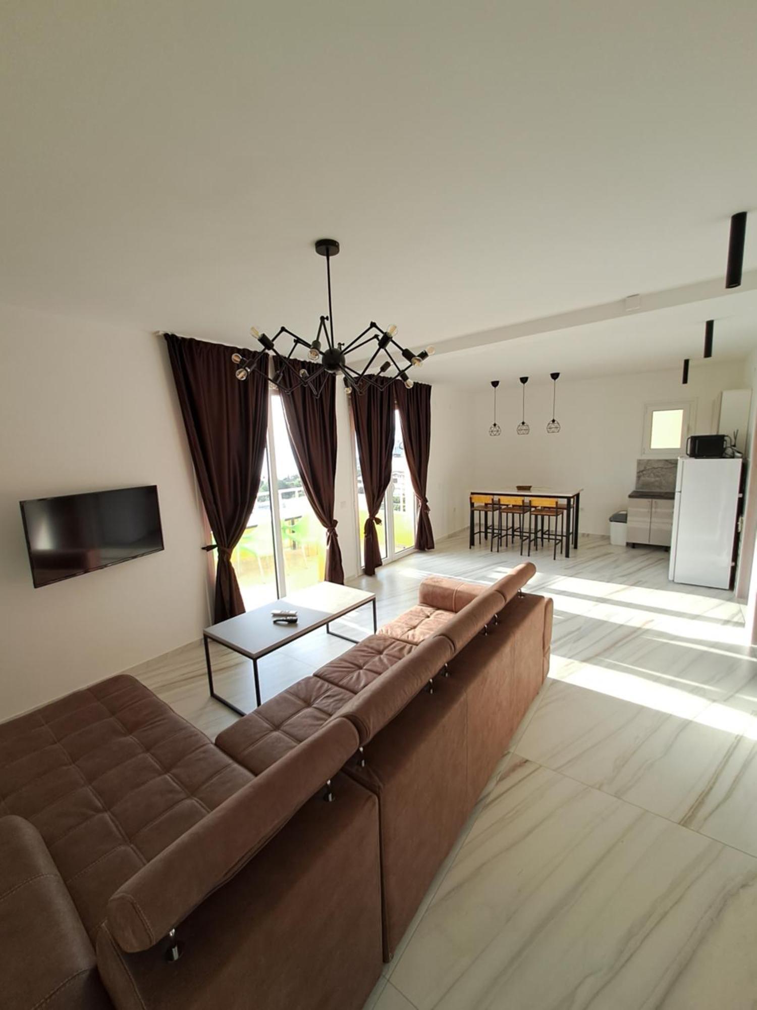 Apartments Miles Утеха Екстериор снимка