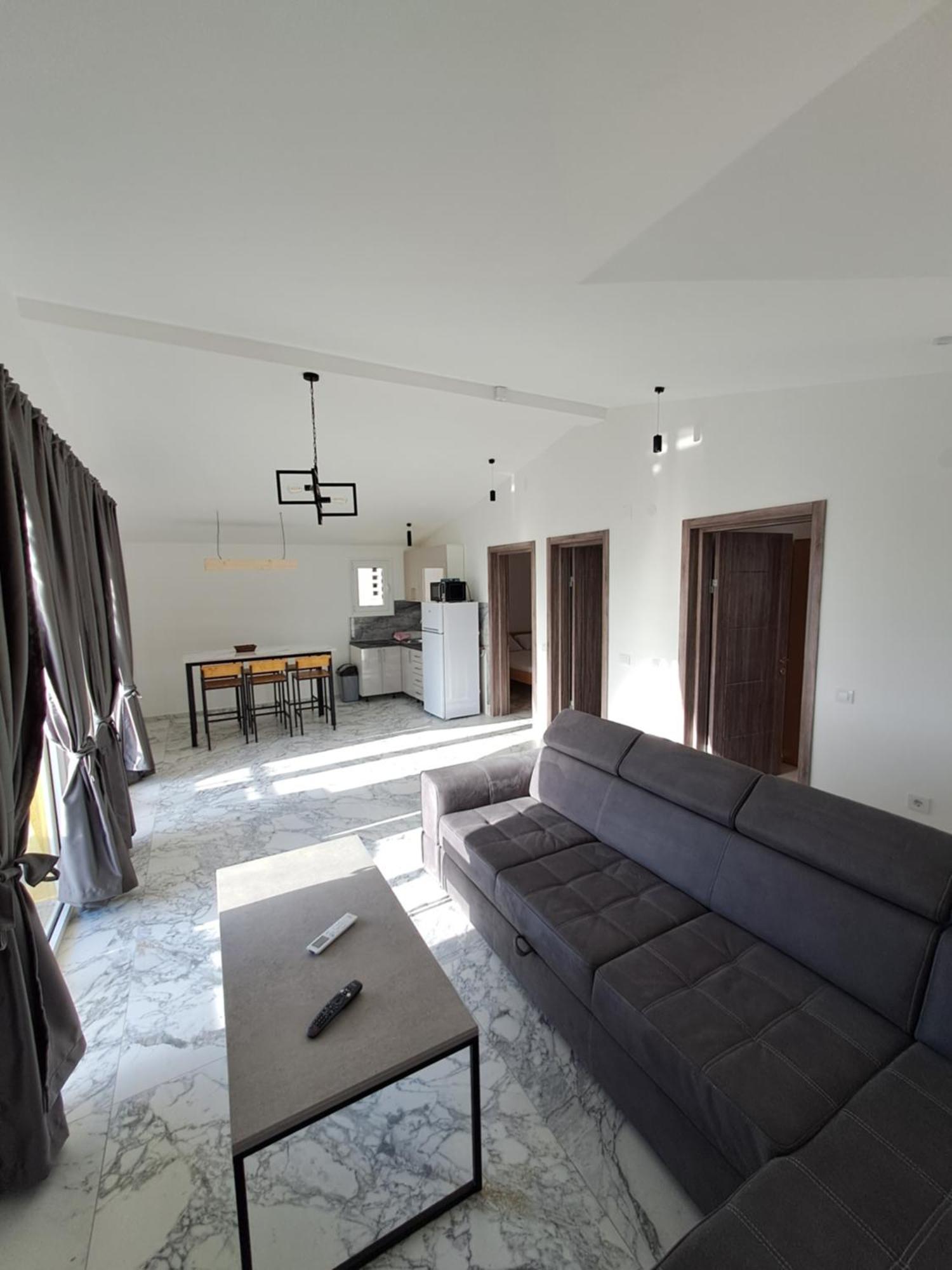 Apartments Miles Утеха Екстериор снимка