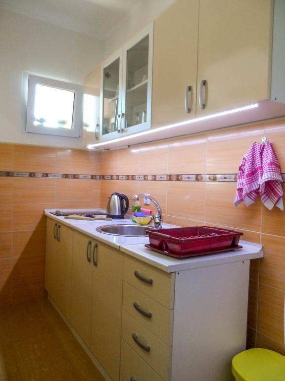 Apartments Miles Утеха Екстериор снимка