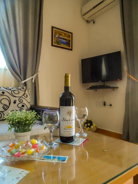 Apartments Miles Утеха Екстериор снимка