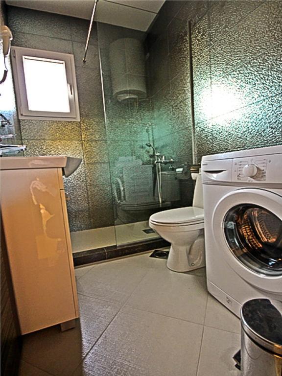 Apartments Miles Утеха Екстериор снимка